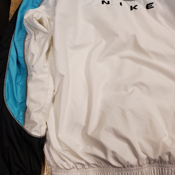 #065 Nike Small Windbreaker Jacket - Picture 16 of 17